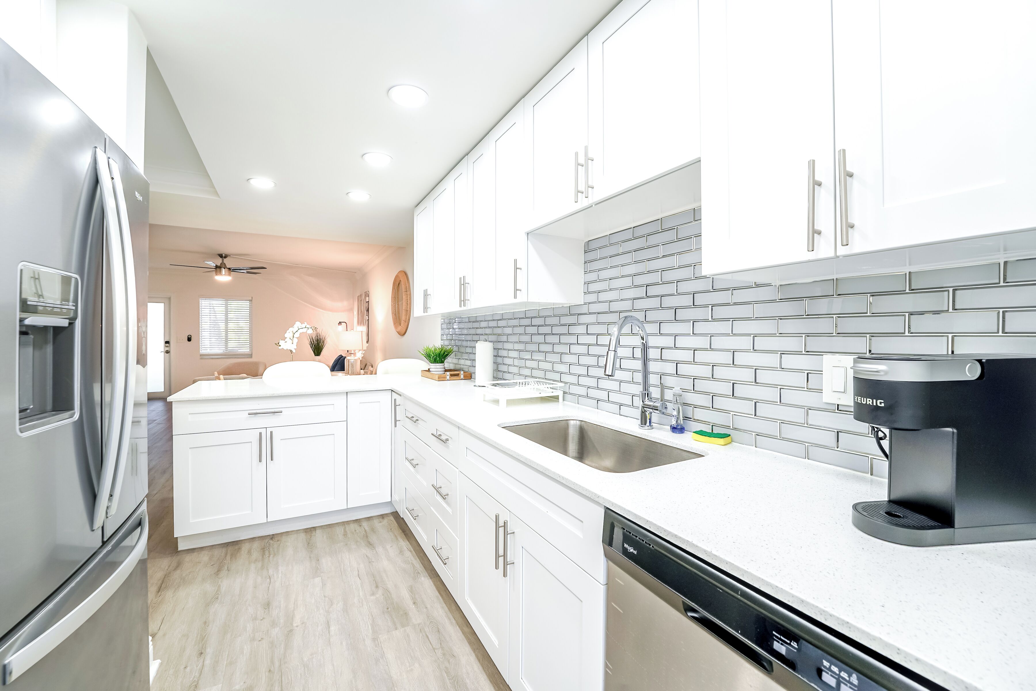 雪櫃、微波爐、焗爐、爐具