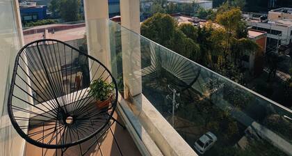 Stunning luxury apt w/breathtaking 360º city views, rooftops, pool, gym, sauna