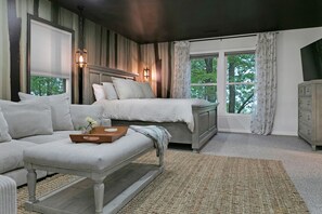 4 bedrooms, desk, iron/ironing board, free WiFi