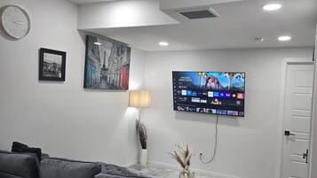 Smart TV, computer monitors