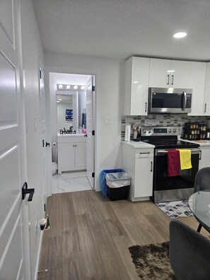 Refrigerador, microondas, horno y parrilla de estufa