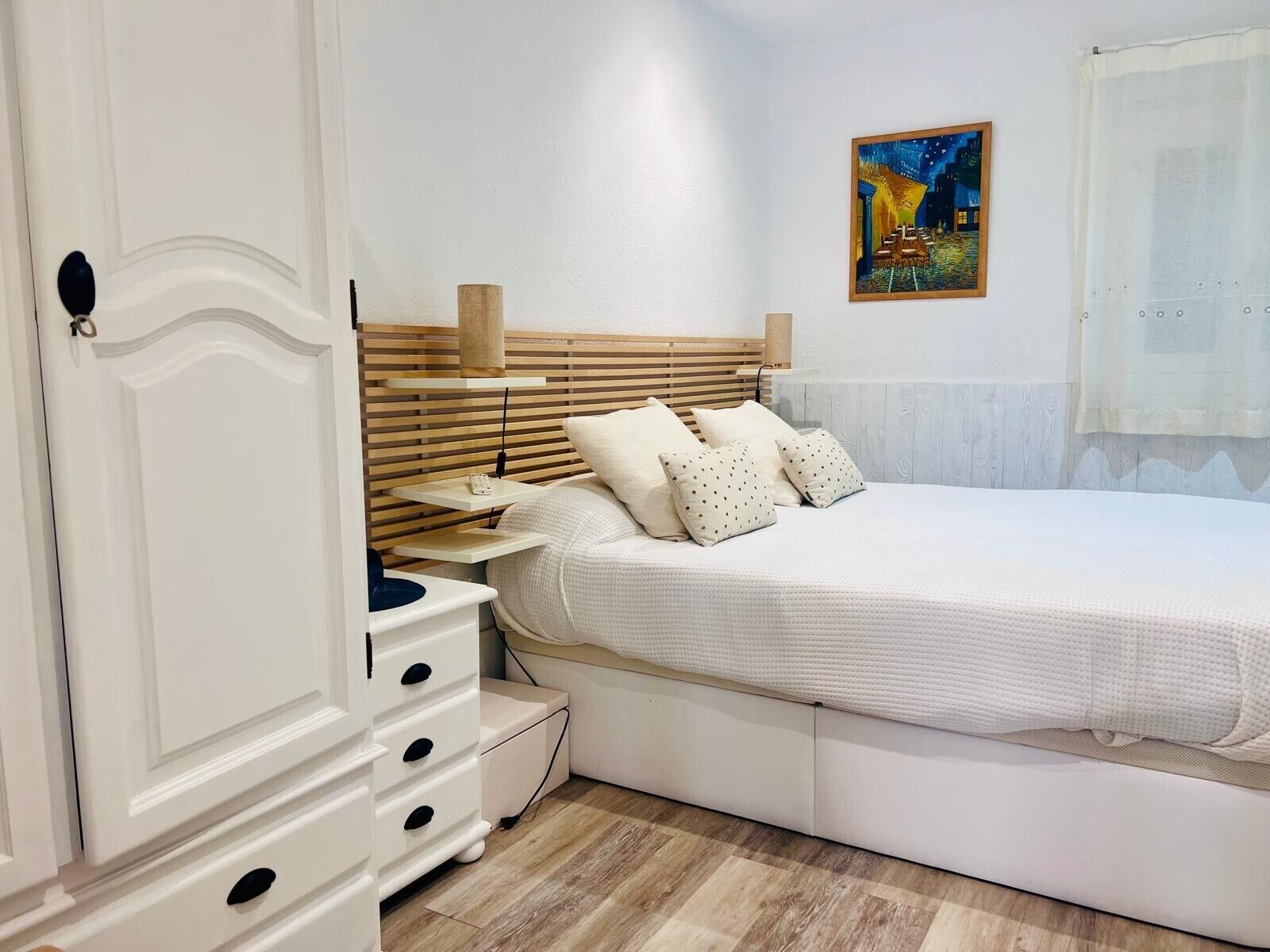 2 slaapkamers, een strijkplank/strijkijzer, gratis wifi, beddengoed