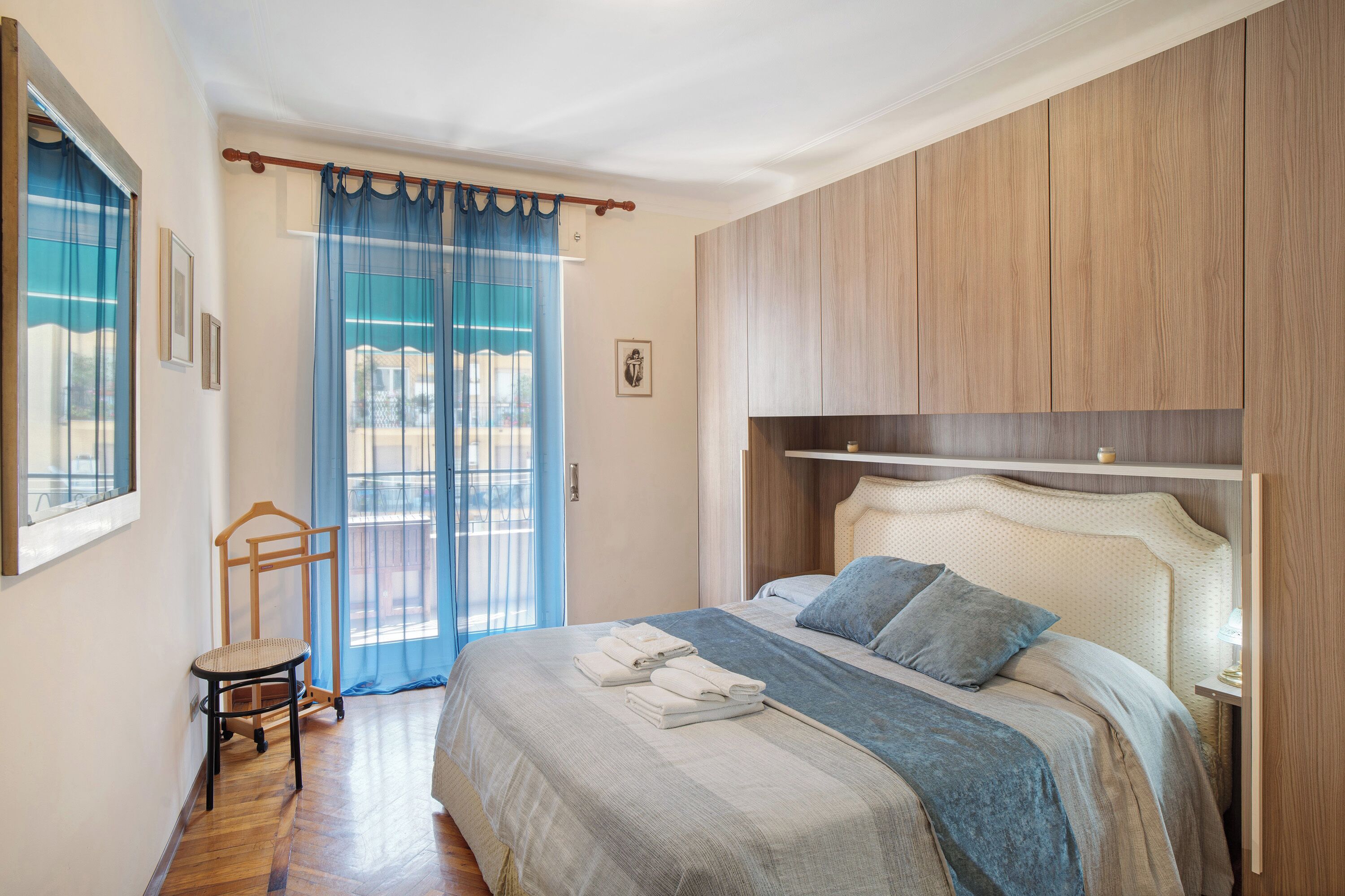 1 slaapkamer, een strijkplank/strijkijzer, gratis wifi, beddengoed