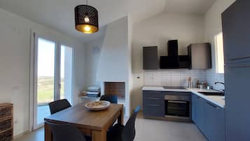 Fridge, oven, stovetop, cookware/dishes/utensils