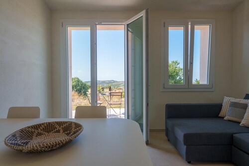 Appartement 'Sughereto 1' avec vue sur la mer, Wi-Fi et climatisation