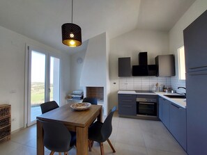 Fridge, oven, stovetop, cookware/dishes/utensils