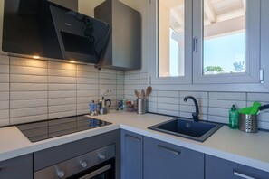 Frigorifero, forno, piano cottura, lavastoviglie