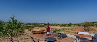 Apartment 'Sughereto 2, Vigna E Vista' with Sea View, Wi-Fi and Air Conditioning