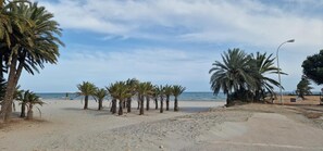Una spiaggia nelle vicinanze