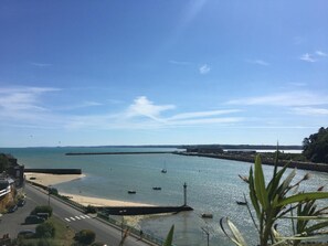 Beach nearby - Holiday Home 'La Maison Du Phare' with Private Terrace and Garden (Plérin)