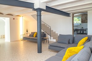 TV, fireplace, table tennis