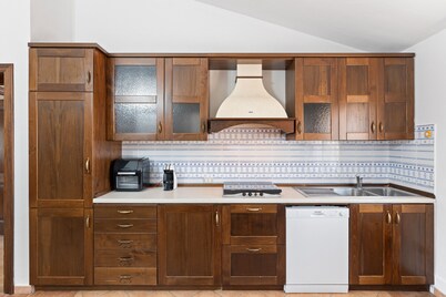 Apartamento 'Elena' con jardín privado, balcón y aire acondicionado