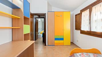 3 bedrooms, iron/ironing board, bed sheets