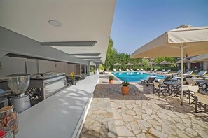 Pool - Apartment 'Corfu Club Maisonette 5' with Shared Pool, Wi-Fi and Air Conditioning (Corfu)