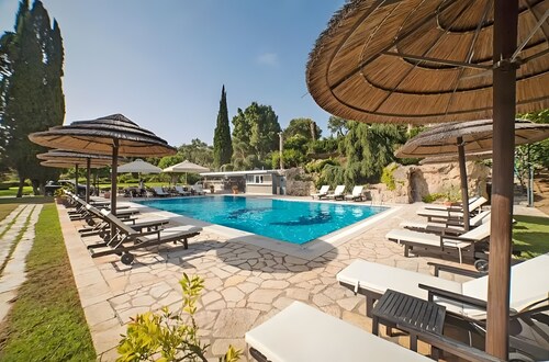 Apartment 'Corfu Club Maisonette 4' with Shared Pool, Wi-Fi and Air Conditioning