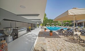 Pool - Apartment 'Corfu Club Maisonette 3' with Shared Pool, Wi-Fi and Air Conditioning (Corfu)