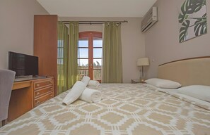 Iron/ironing board, free WiFi, bed sheets