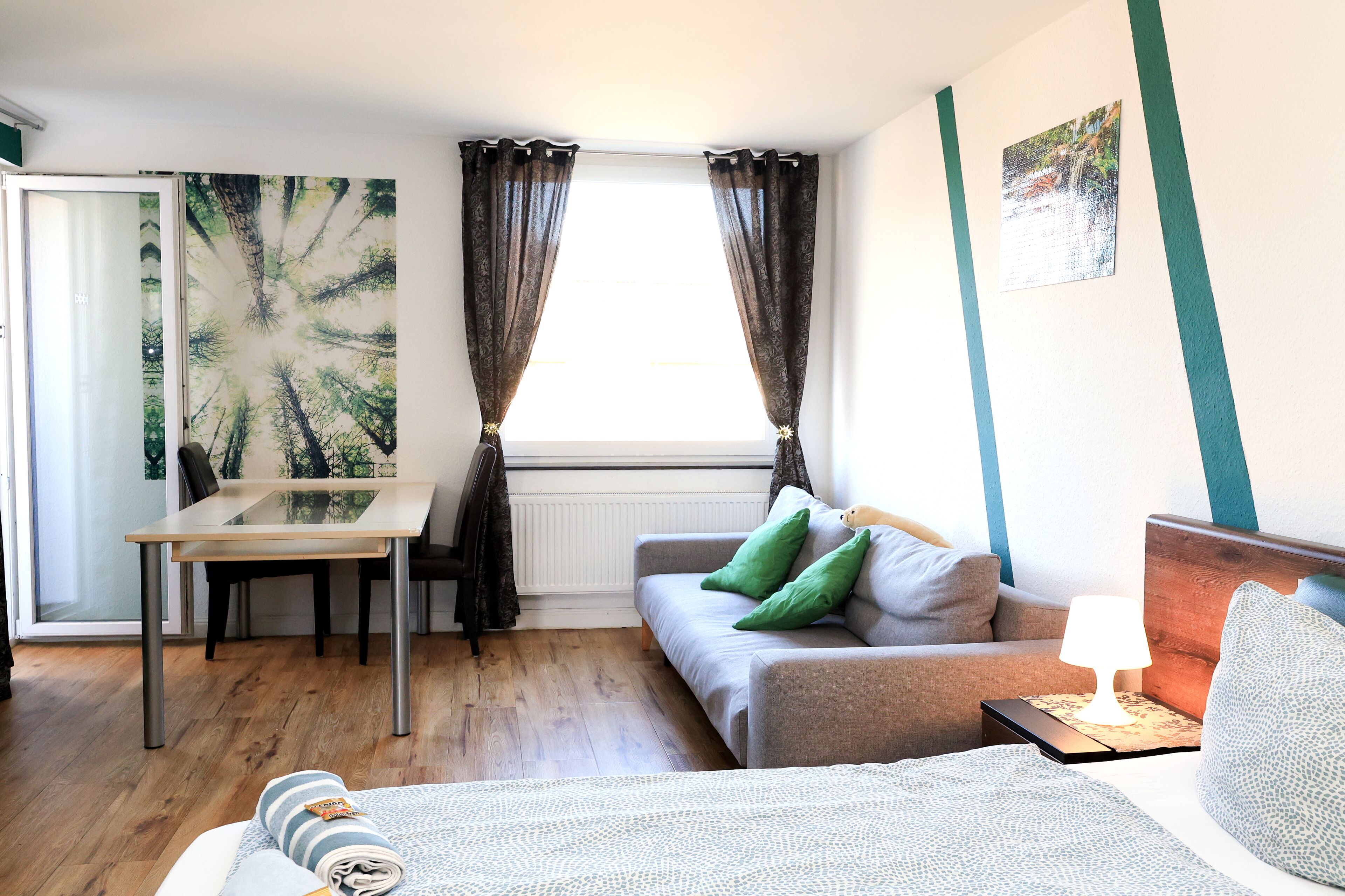 2 bedrooms, in-room safe, desk, iron/ironing board