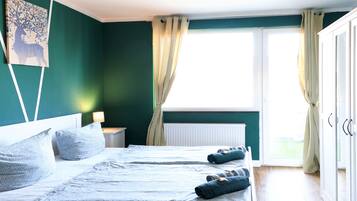 2 Schlafzimmer, Zimmersafe, Schreibtisch, Bügeleisen/Bügelbrett