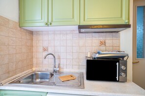 Fridge, microwave, coffee/tea maker, electric kettle