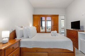 1 bedroom, iron/ironing board, free WiFi, bed sheets - 'Mariana' Room with Sea View, Shared Terrace and Wi-Fi Access (Gaula)