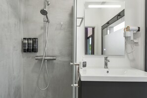 Shower, hair dryer, towels - 'Mariana' Room with Sea View, Shared Terrace and Wi-Fi Access (Gaula)