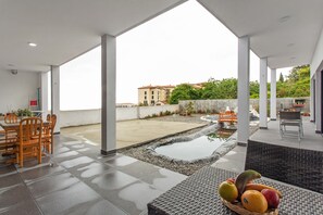 Outdoor dining - 'Mariana' Room with Sea View, Shared Terrace and Wi-Fi Access (Gaula)