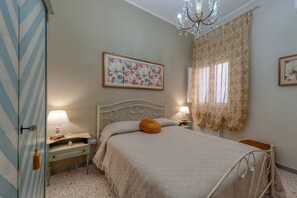 1 chambre, fer et planche à repasser, accès au Wi-Fi (inclus)