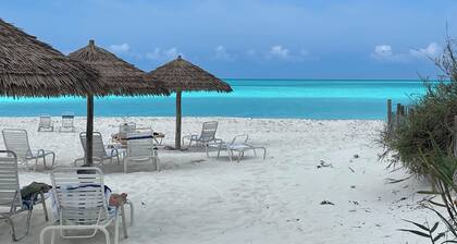 The Sandy Shanti. Golf cart included, whole house generator in Treasure Cay