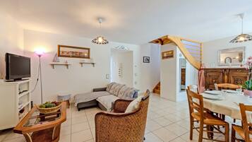 Télévision, cheminée