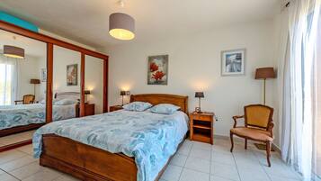 3 bedrooms, iron/ironing board, free WiFi, bed sheets