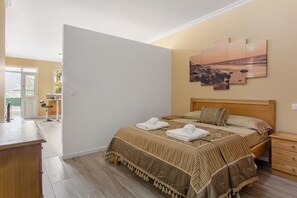 1 habitación, tabla de planchar con plancha, wifi gratis y ropa de cama 