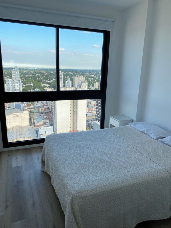 2 habitaciones, tabla de planchar con plancha, wifi y ropa de cama 