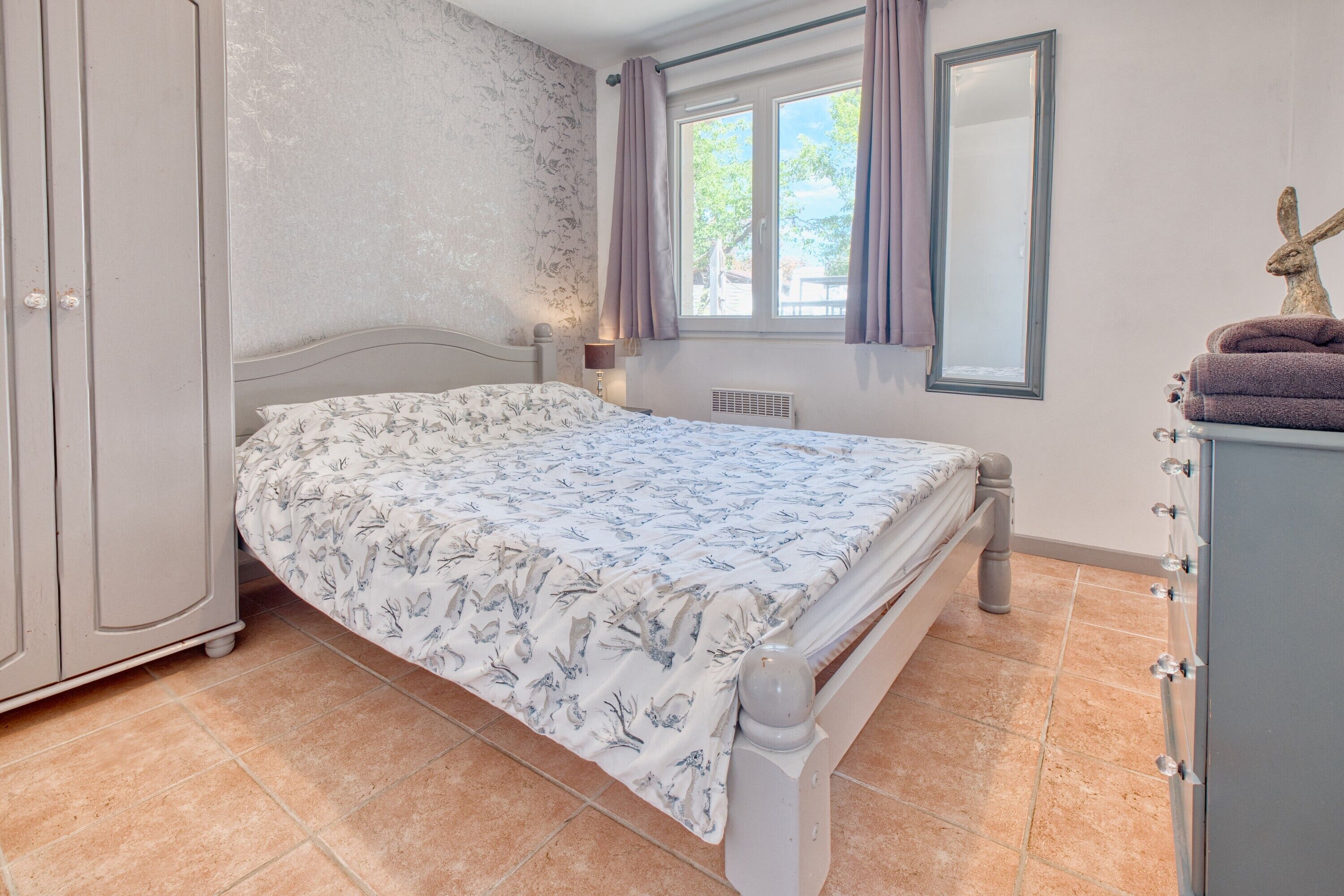 2 bedrooms, iron/ironing board, free WiFi, bed sheets