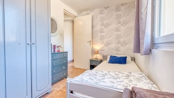 2 bedrooms, iron/ironing board, free WiFi, bed sheets