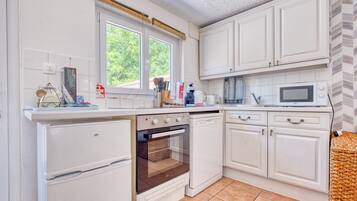 KylskÄp, mikrovÄgsugn, ugn och spishÀll