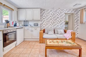 Interior - Apartment 'Vixen' with Shared Pool, Wi-Fi and Air Conditioning (Bergerac)