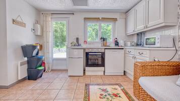 KylskÄp, mikrovÄgsugn, ugn och spishÀll