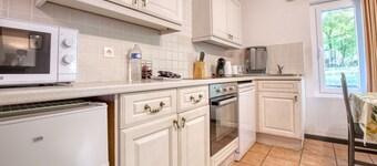 Apartment 'Stag' with Shared Pool, Wi-Fi and Air Conditioning