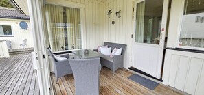 Outdoor dining - Holiday home in Ellös, 300 m to a sandy beach | SE09113 (Ellös)