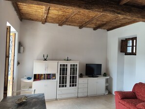 Living area - The House in the Green (Lortallo)