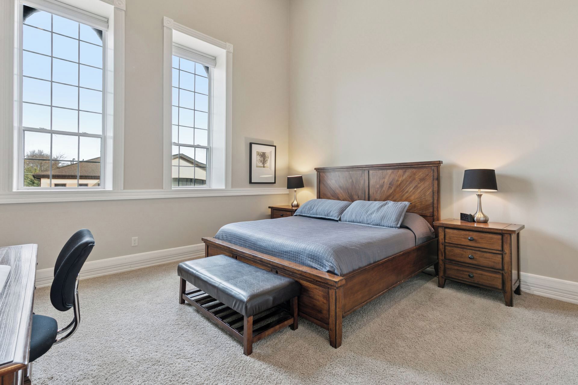 5 bedrooms, iron/ironing board, WiFi, bed sheets