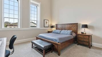 5 bedrooms, iron/ironing board, WiFi, bed sheets