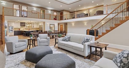 Spacious 5-bedroom historic house in Montgomery, MN