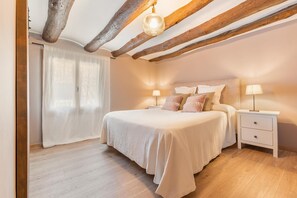 1 多间卧室、熨斗/熨衣板、免费 WiFi、床单