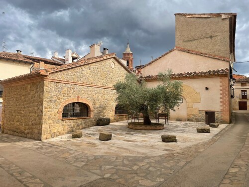 Casa Rural El Ahora: Tradition, Art, and Design