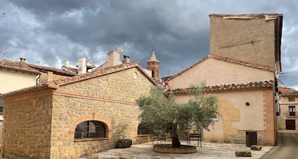 Casa Rural El Ahora: Tradition, Art, and Design