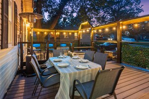Outdoor dining - 3-bed 2-bath fully remodeled house walking distance to Lake w/ parking for Boat! (Lake Geneva)