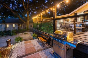 Outdoor dining - 3-bed 2-bath fully remodeled house walking distance to Lake w/ parking for Boat! (Lake Geneva)