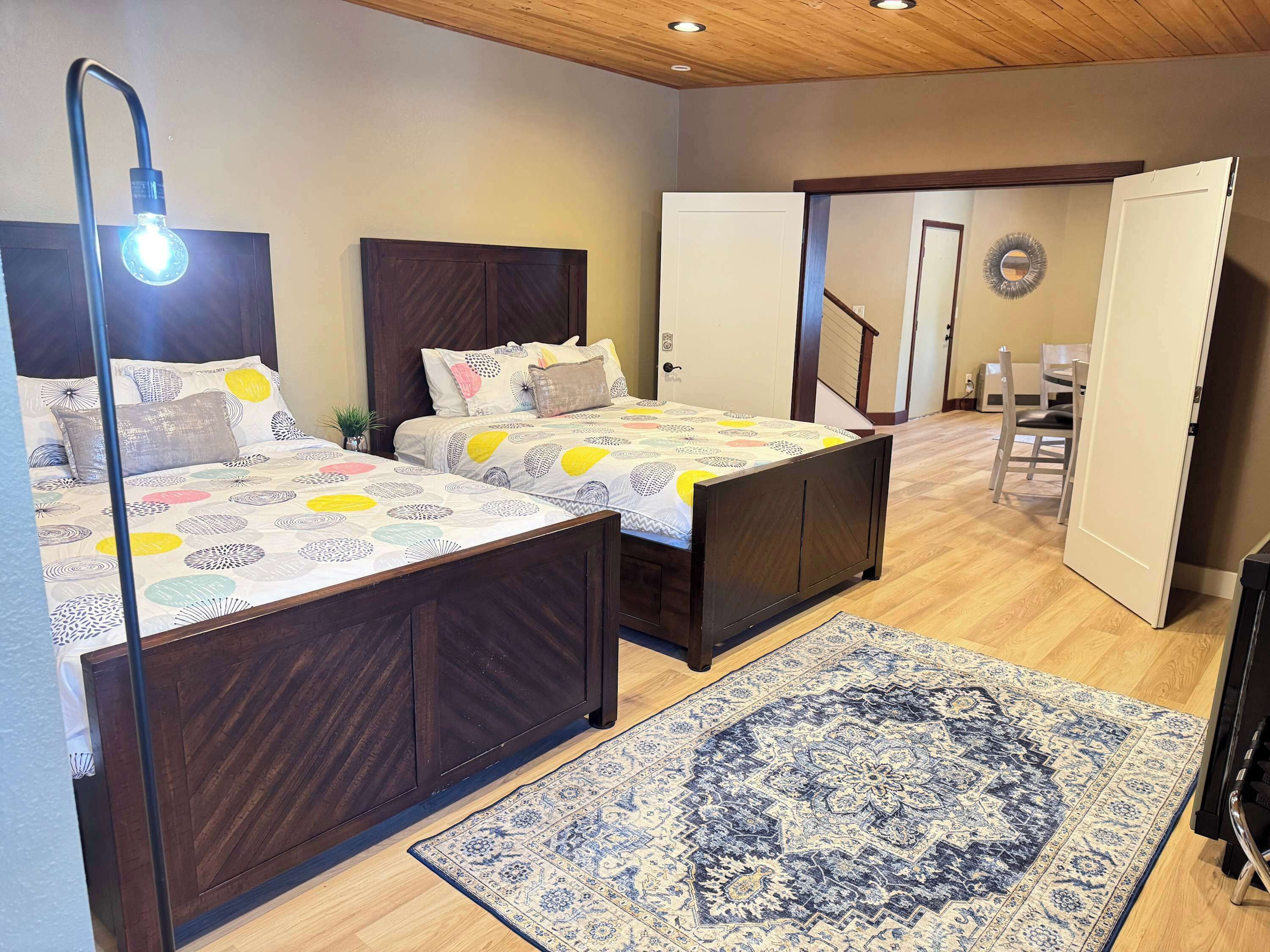 2 quartos, ferros/tábuas de passar roupa, Wi-Fi, roupa de cama